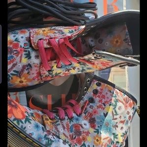 EUc Girl's Dr. Martens boots - Size 13